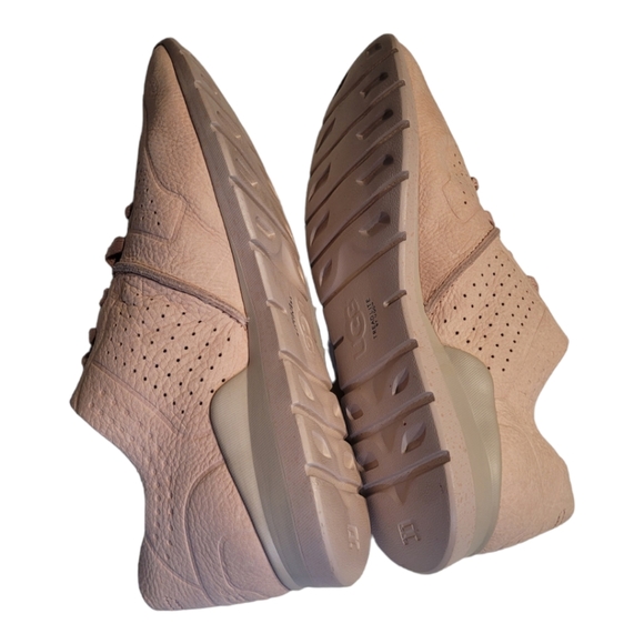 UGG Women's Tye Trainer Shoes Size 9.5 - Picture 6 of 8